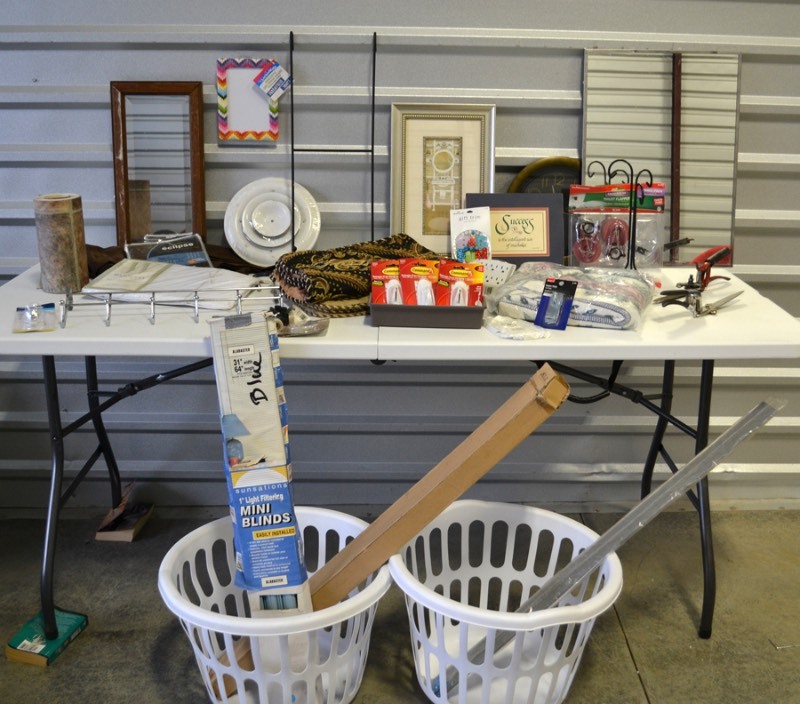 lot 1092 image: Misc. Household Items