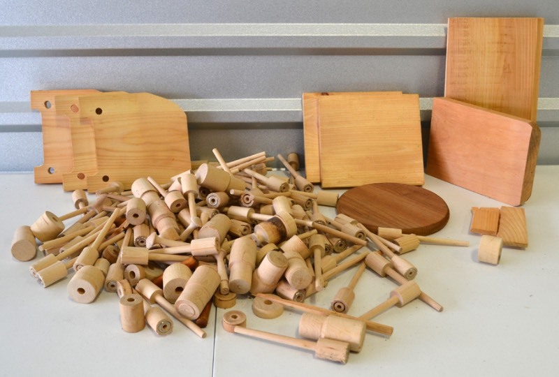 lot 1113 image: Wooden Pieces