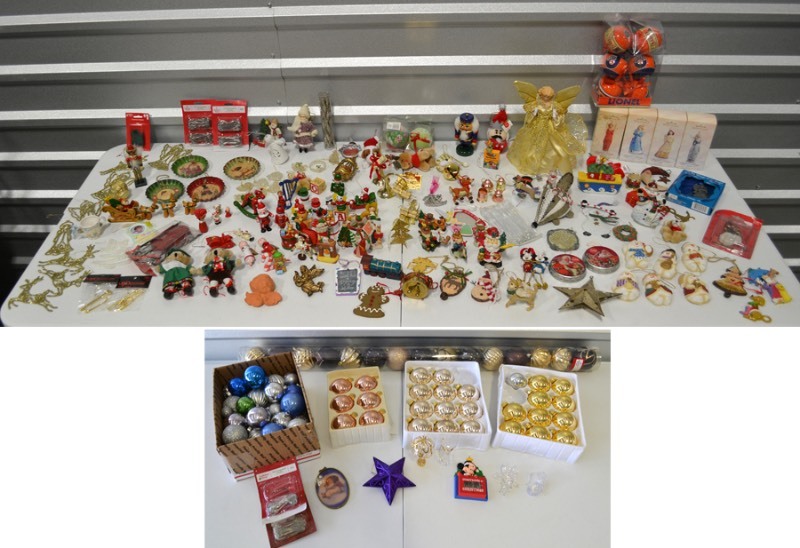 lot 1120 image: Christmans Ornaments