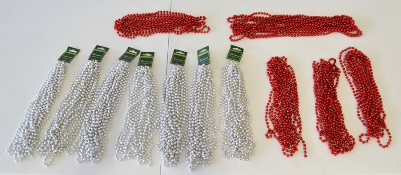 lot 1121 image: Christmas Bead Garland