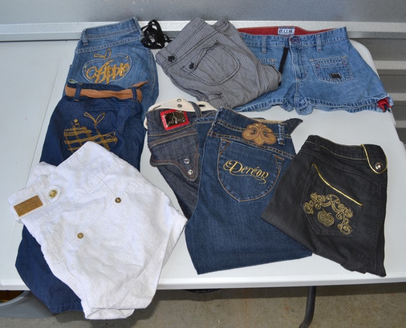 lot 1124 image: Juniors Size 78 Shorts