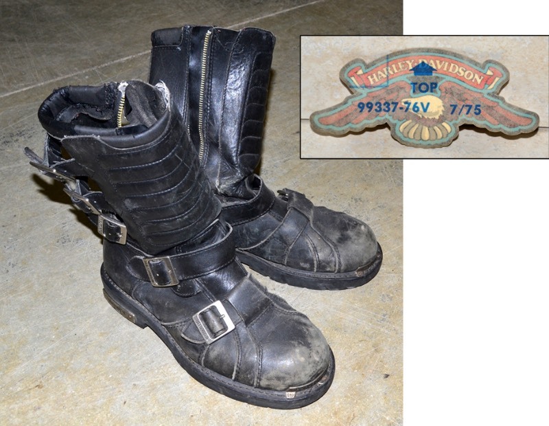 lot 1010 image: Harley Davidson Boots and Decal