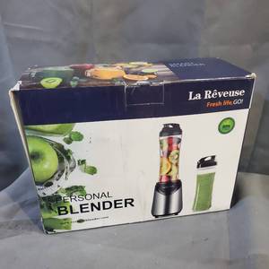 lot 3044 image: PERSONAL 300W BLENDER 18OZ
