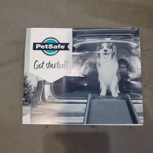 lot 3104 image: PETSAFE BLACK RAMP FOR PETS