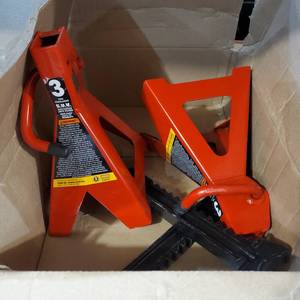 lot 3110 image: 3 TON JACK STANDS