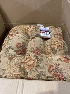 lot 3167 image: Grip Dot NON-SLIP CHAIR CUSHION