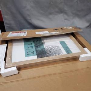 lot 3226 image: 2PK 12X18 STUDIO GALLERY FRAME NAT WOODGRAIN