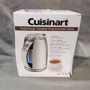 lot 3227 image: Cuisinart - PerfecTemp Cordless Electric Kettle - Silver