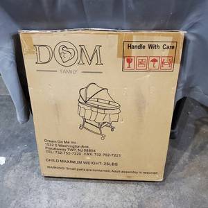 lot 3253 image: DREAM ON ME FAMILY BASSINET MAX 25LB WEIGHT LIMIT