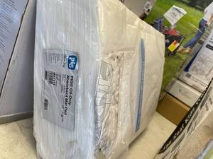 lot 68370 image: New Pig Corporation Oil Mat  Heavyweight Oil Absorbing Pads  28-Ounce Absorbency  15 x 20  50 Oil Absorbent Pads  MAT415, White open box