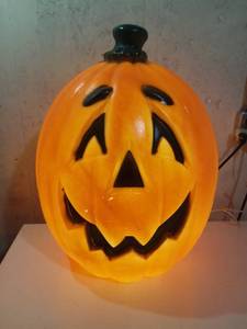 lot 564 image: Jack-O-Lantern Lighted Blow Mold