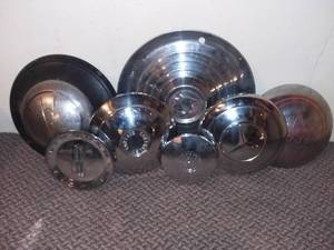 lot 572 image: Lot of Vintage Hubcaps