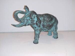 lot 574 image: Vintage Brass Elephant Figure