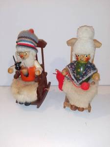 lot 576 image: Pair of Musical Rocking Smokers