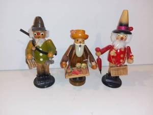 lot 577 image: 3 Vintage Smokers