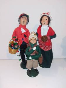 lot 584 image: Byers Choice Carolers - Man Woman and Child