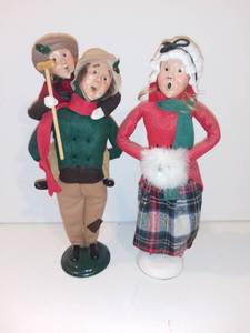 lot 588 image: Byers Choice Carolers - Man With Child on Back and Woman