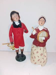 lot 590 image: Byers Choice Carolers - Foxhunt and Drummer