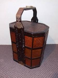 lot 600 image: Vintage Chinese Wicker 3 Tier Wedding Basket
