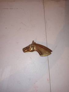 lot 1255 image: Brass Horse Head Desk Note Clip