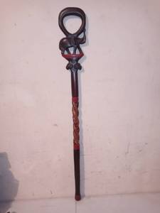 lot 1259 image: Beautiful Kenyan Hand Carved And Painted Walking Stick