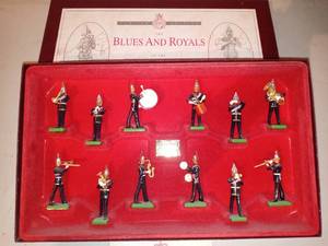 lot 1268 image: Britains 5293 The Blues And Royals 12 Pieces Limited Edition With Outer Box