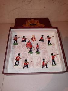 lot 1274 image: Britains 8813 Centenary 13th Hussars & The Royal Fusiliers Set Mint Boxed Nj