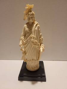 lot 3072 image: Figurine Marked 2002 USCHSDMA