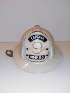 lot 501 image: Vintage Independence MO Fire Captain Helmet
