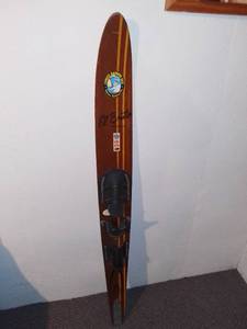 lot 549 image: Vintage Cypress Gardens El Bruto Wood Slalom Ski