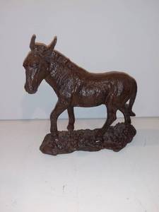 lot 555 image: Cast Iron Donkey Door Stop