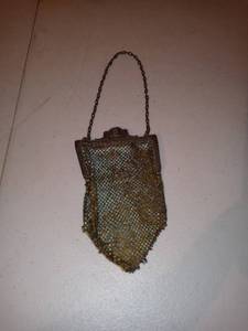 lot 1243 image: Small Antique Victorian Chainmaille Coin Purse
