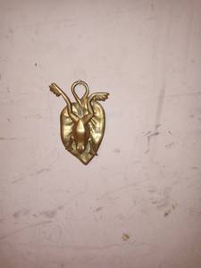 lot 1250 image: Vintage Brass Frog On Lily Pad Note Clip