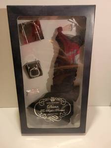 lot 3041 image: The Franklin Mint Princess Diana, Princess of Wales Porcelain Portrait Doll Outfit