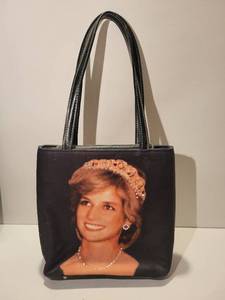 lot 3043 image: Princess Diana Hand Bag