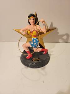 lot 3060 image: Recreation of Womder Woman 1942 Figurine - Released in 1996
