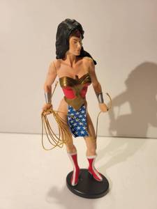 lot 3062 image: Wonder Woman Action Figure