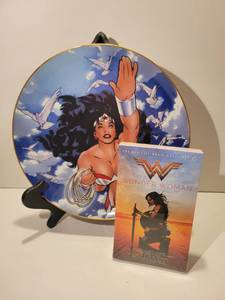 lot 3063 image: Wonder Woman Collectible Plate and Novel - 13322500