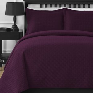 lot 8529 image: Comfy Bedding Frame Thermal Pressing 3-piece Oversize Coverlet Set, King- Retail$84.49