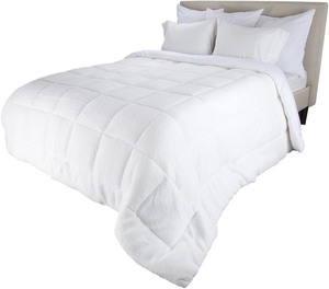 lot 8486 image: Bluestone 78x80 Down Comforter