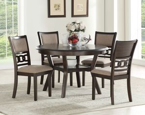 lot 8555 image: New Classic Gia Round 5PCS Dining Set, Cherry - Retail $799.99