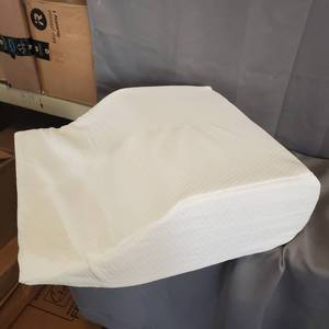 lot 745 image: WHITE FOAM BODY SUPPORTER