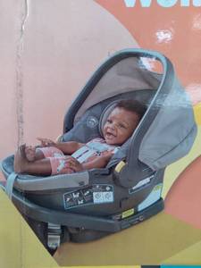 lot 812 image: CENTURY CARRY ON LIGHTWEIGHT INFANT CAR SEAT