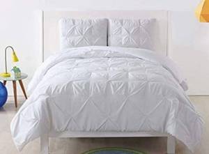 lot 3359 image: Laura White FullQueen Comforter Set
