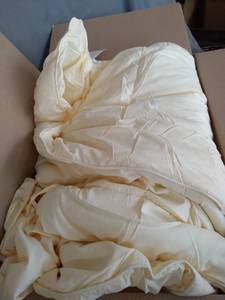 lot 3514 image: Ienjoy Home KingCal King Mattress Topper