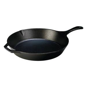 lot 3529 image: Lodge 13 Cast Iron Skillet Black