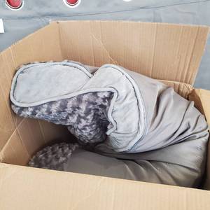 lot 3544 image: XL PET BED GREY ZIP UP