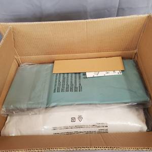lot 3563 image: AMAZON BASICS WATER RESISTANT PET BED RECTANGULAR XL TEAL