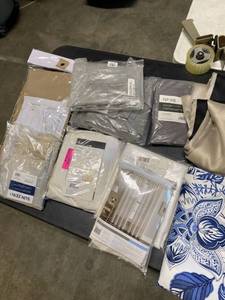 lot 4213 image: Box of Assorted Curtain Panels