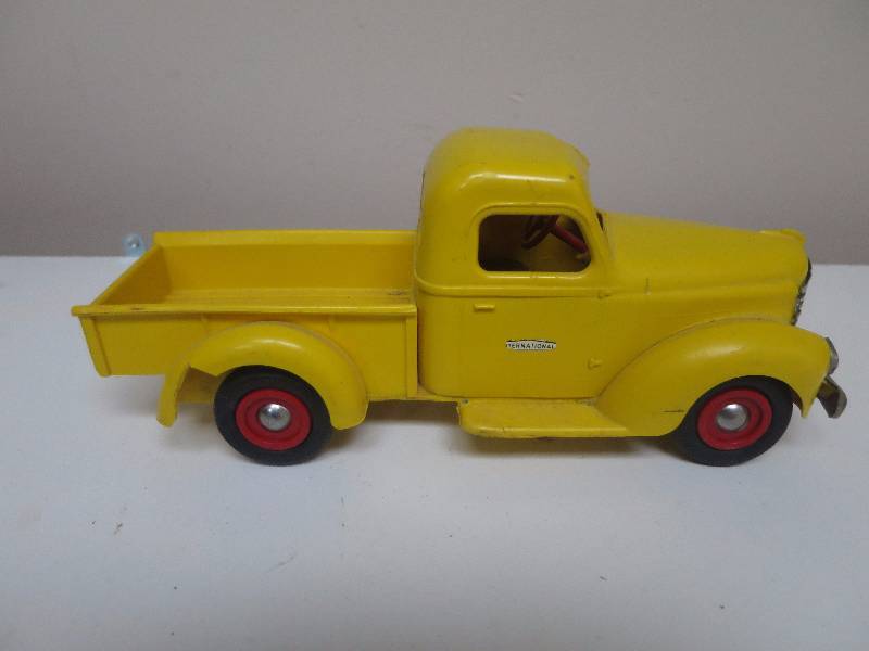 vintage international harvester toy trucks